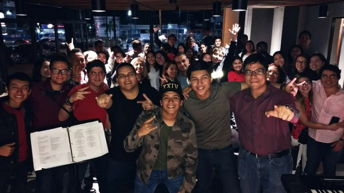 TÉ PARA TRES, celebra al AMOR en hermosa velada