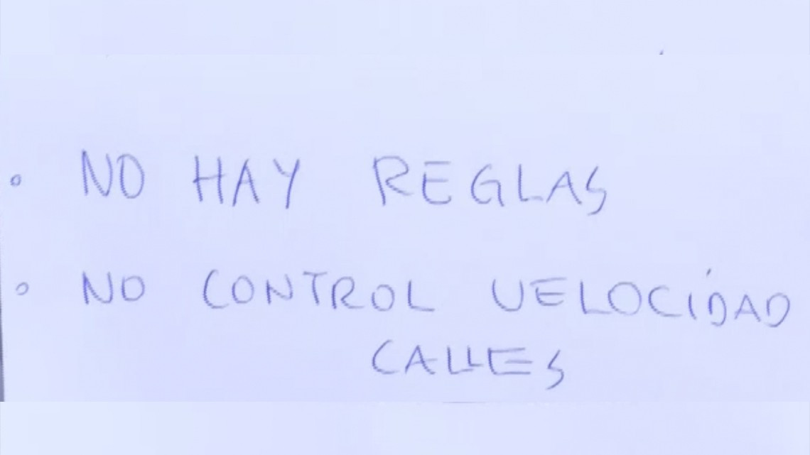 Conductor choca contra casa en Mission