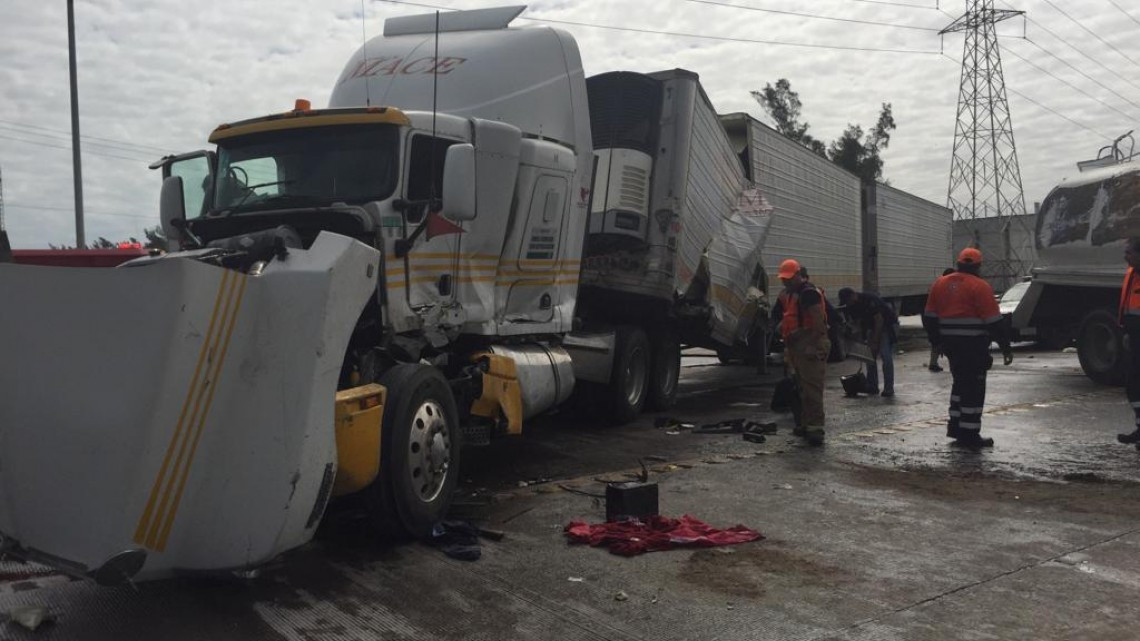 Chocan trailers y generan caos vial en Altamira