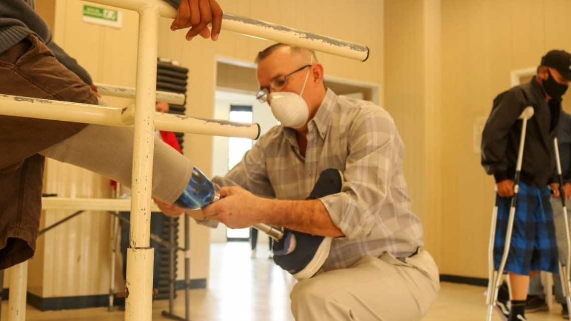 Entregan DIF Tamaulipas y DIF Altamira prótesis de extremidades