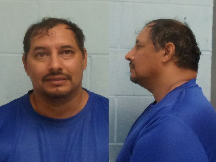 Hombre que amenazó a manifestantes con una motosierra enfrenta cargos