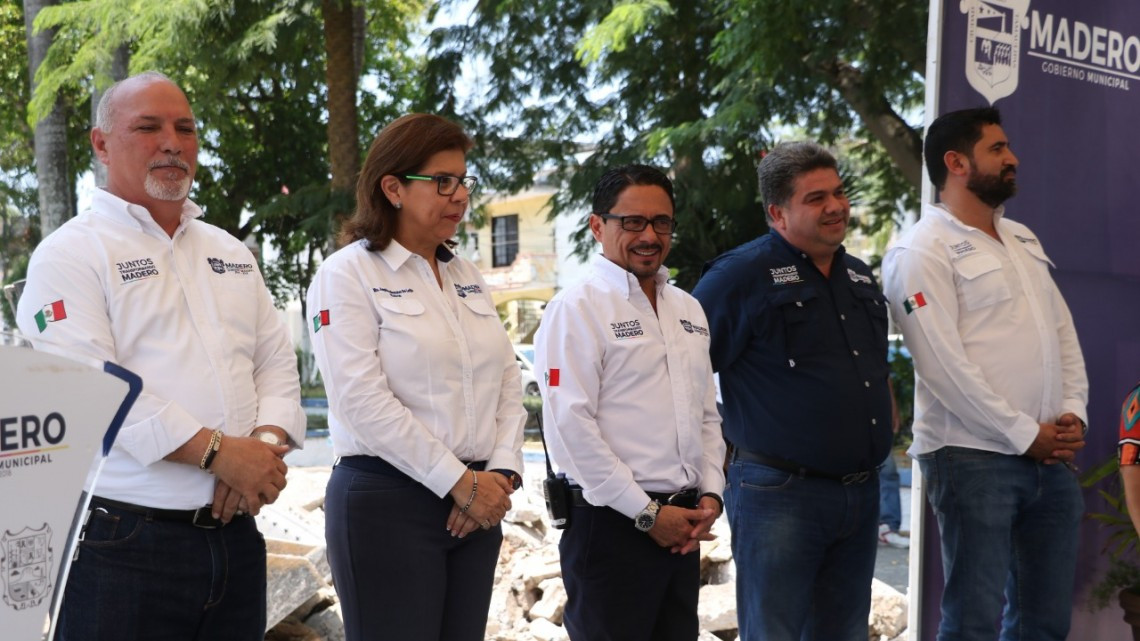 Andrés Zorrilla pone en marcha trabajos de rescate en plaza de Arbol Grande