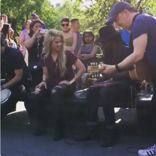 Shakira en concierto al aire libre en Nueva York