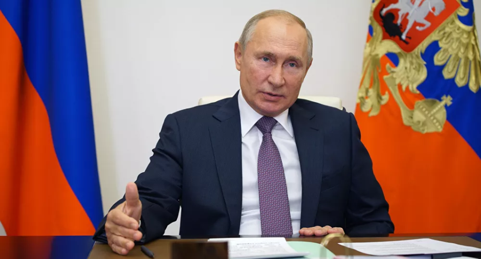 Vladimir Putin insta a los rusos a vacunarse contra el  COVID-19