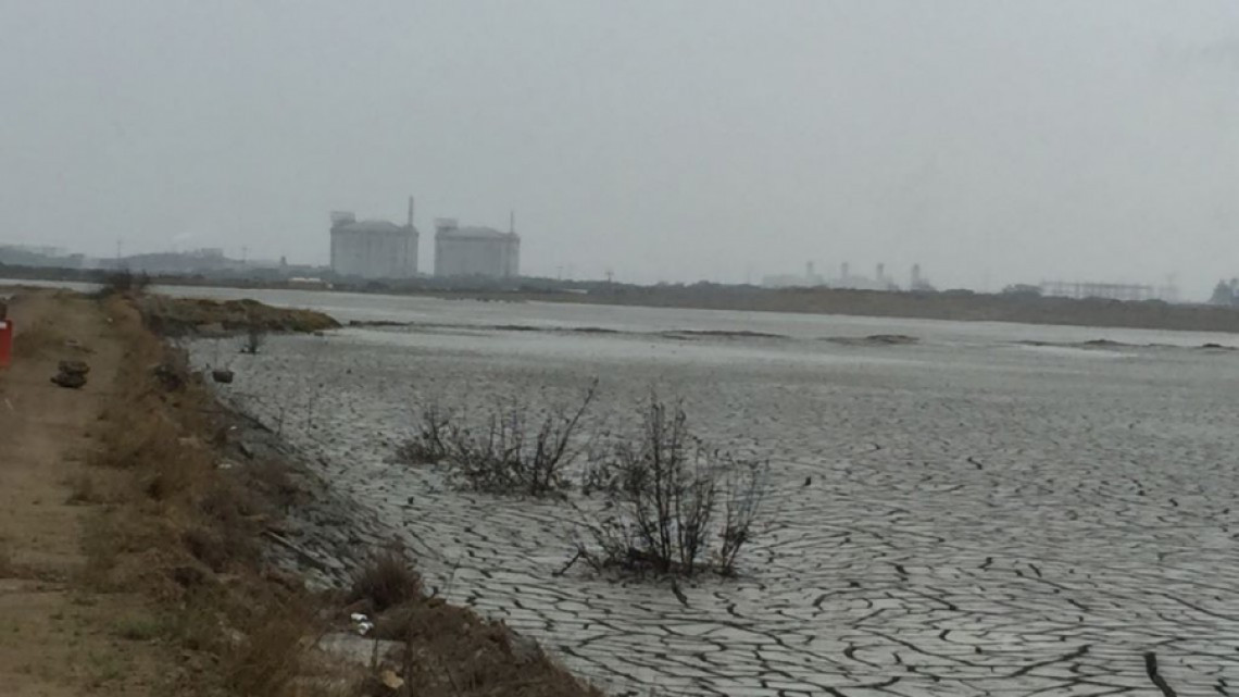 Preparan la playa para periodo vacacional