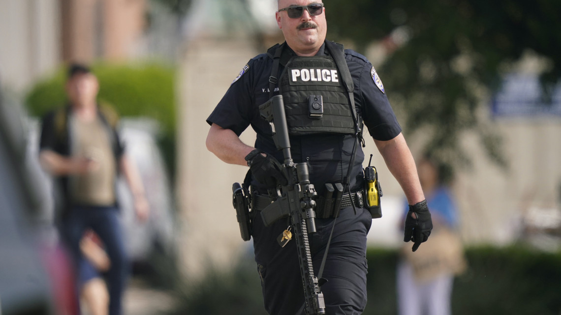 Al menos 4 muertos deja tiroteo en centro comercial de Texas, EU