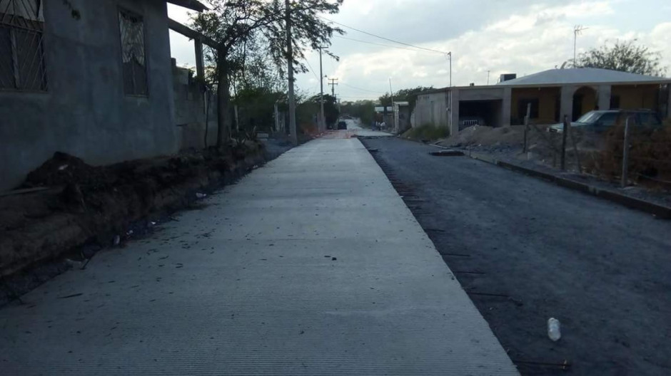 Beneficia pavimentación a familias de la calle Sandra
