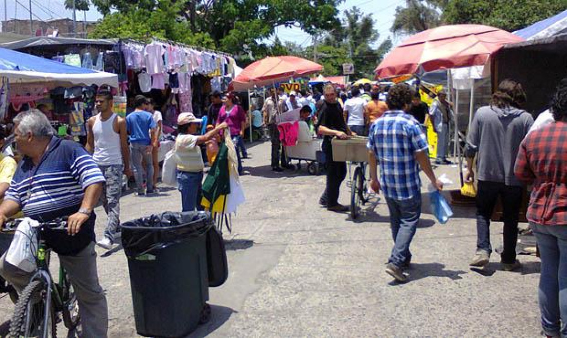 De burócratas a tianguistas