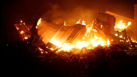 Evacuan Malibú por incendio
