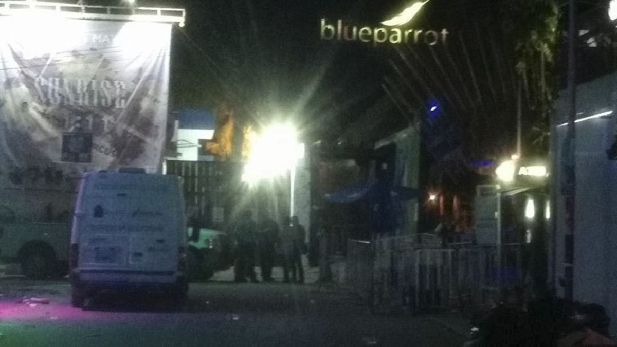 5 muertos y 15 heridos, saldo de balacera en el "Blue Parrot"