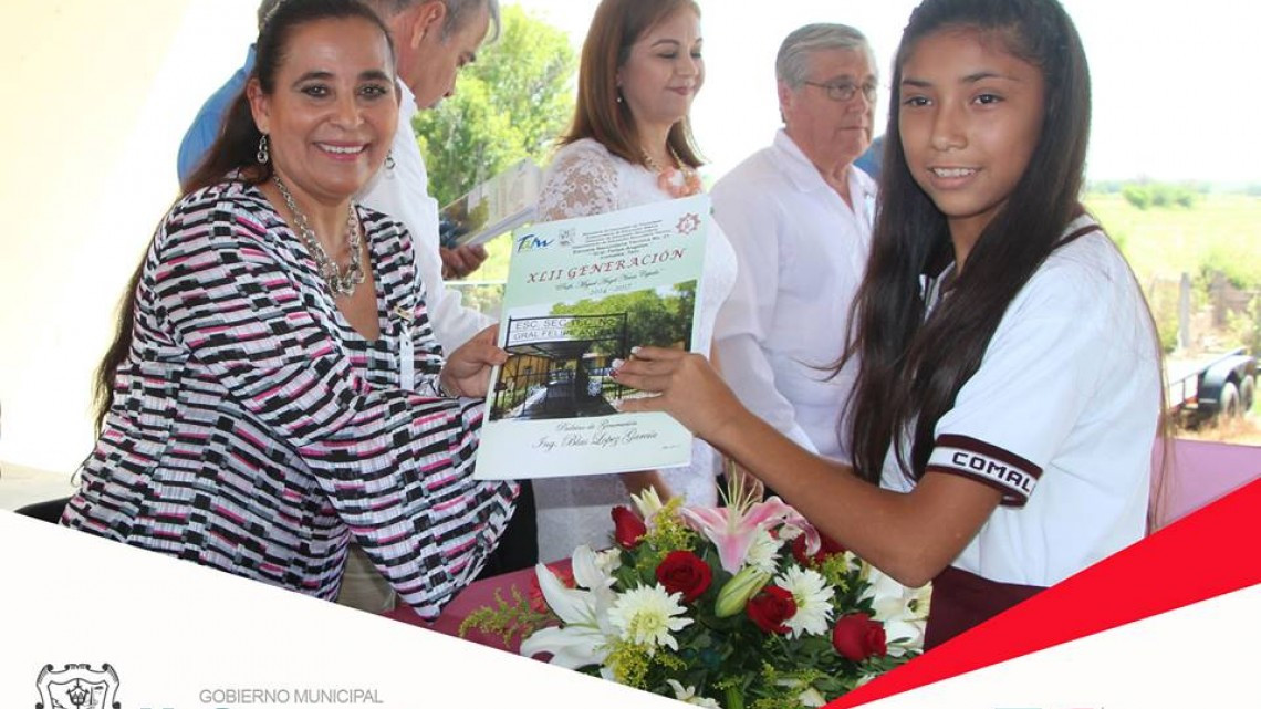 Alcalde asiste a ceremonia de graduación