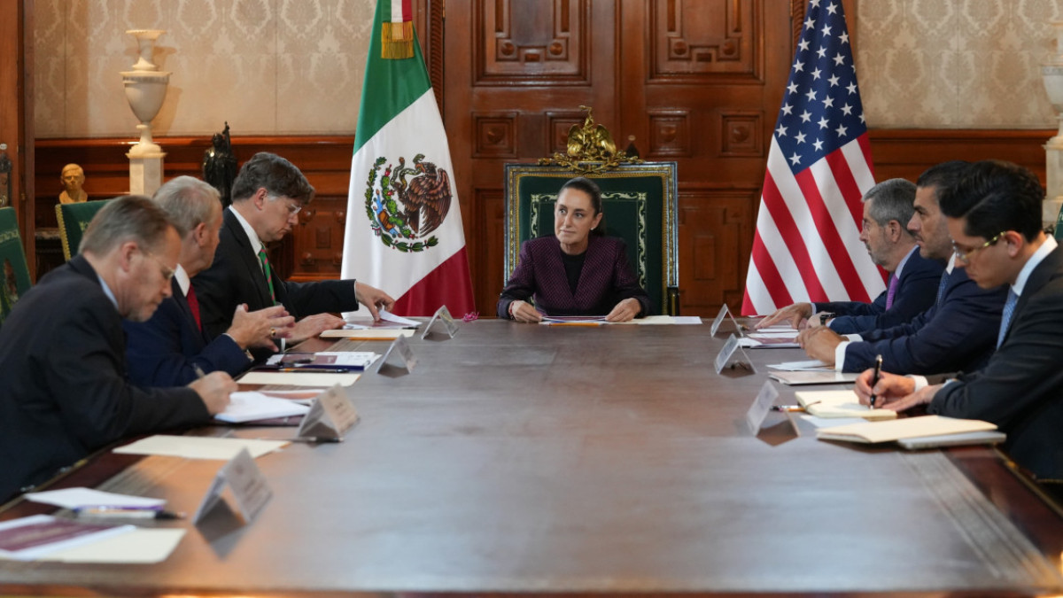 Sheinbaum y Landau conversan sobre relación México y EU 