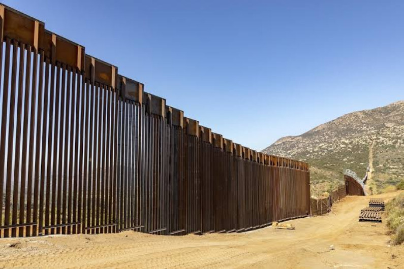 Greg Abbott anuncia construcción de muro fronterizo en Condado Starr