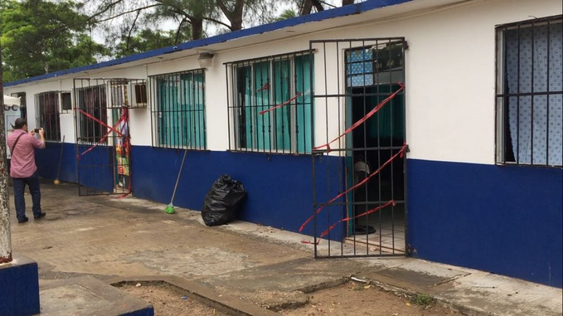 Niños continúan a la intemperie en primaria "Amado Nervo"