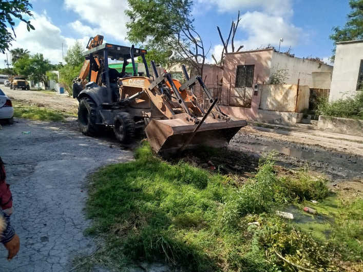 Desarrolla Gobierno de Reynosa labores de saneamiento en Villas de Diamante