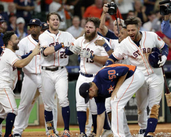 Jonrón de White en el 9no inning y ganan los Astros
