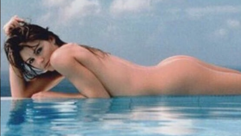 Elizabeth Hurley celebra el día del bikiny a sus 52 años