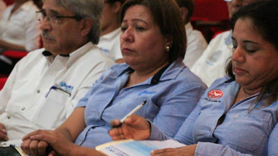 Realizan conferencia para empleados del Ayuntamiento