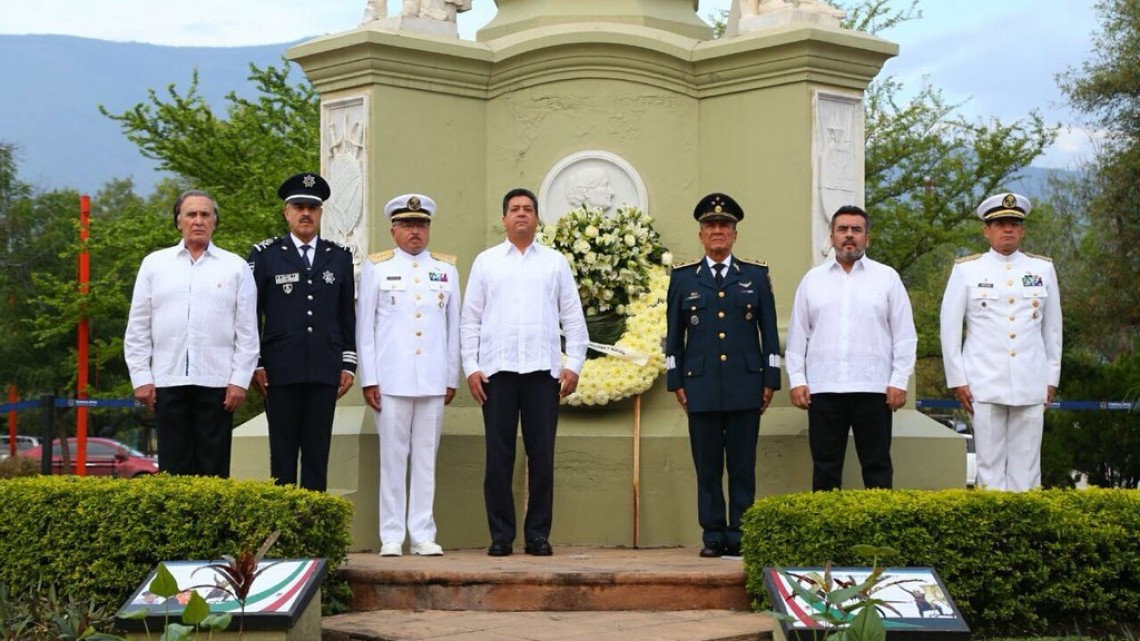 Encabeza gobernador desfile del inicio de la independencia de México