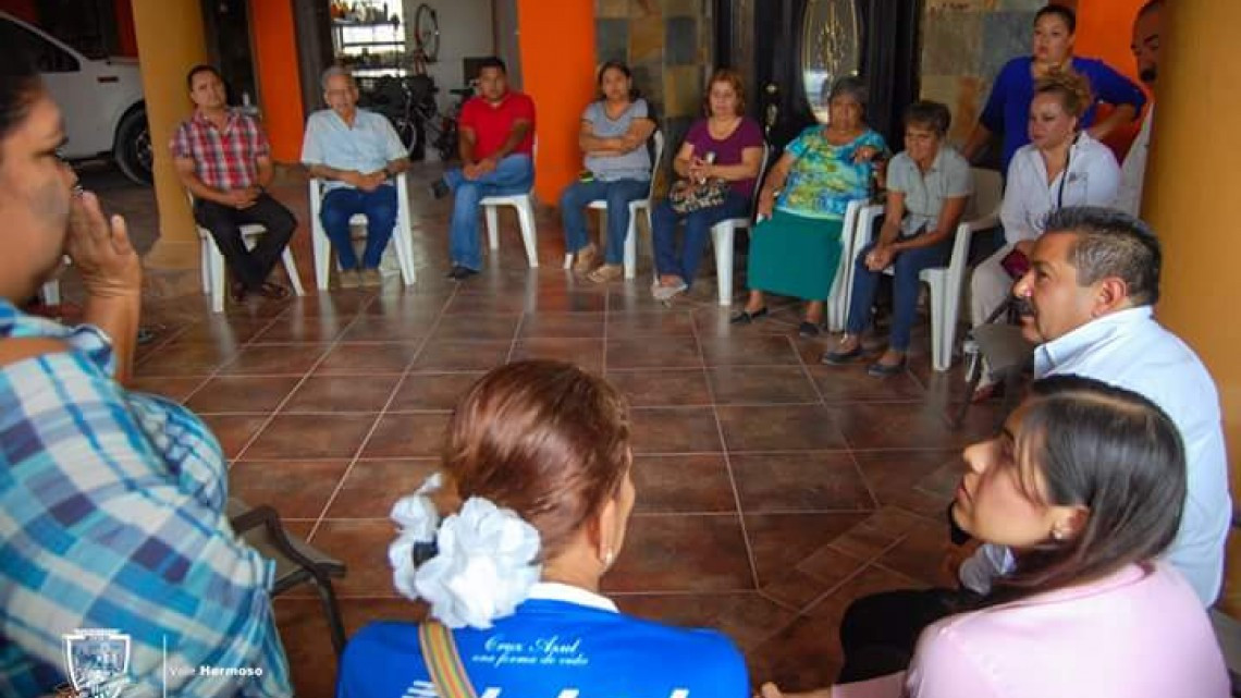 Alcalde asiste a reunión con vecinos de la Colonia Aurora