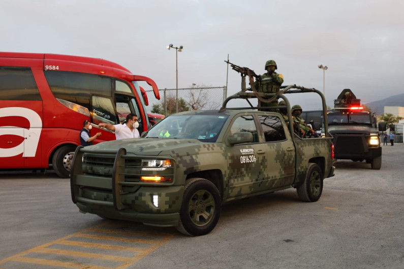 Arranca Nuevo León caravanas de vacunación rumbo a Laredo, Texas 