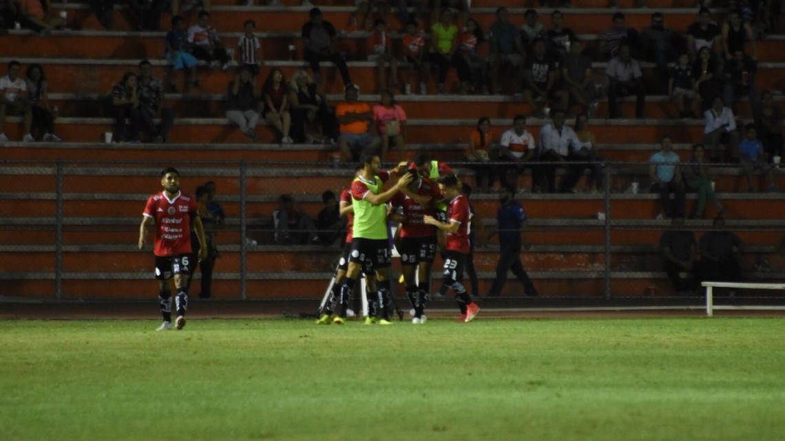 Mineros saca los tres puntos del Marte