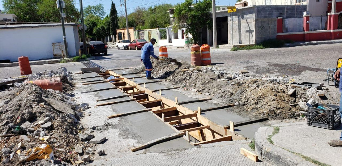 Agilizan cambio de rejilla en Bulevar Anáhuac y Viena