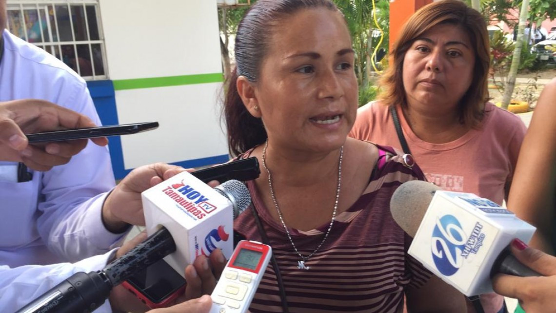 Piden limpieza de un acceso a una escuela secundaria