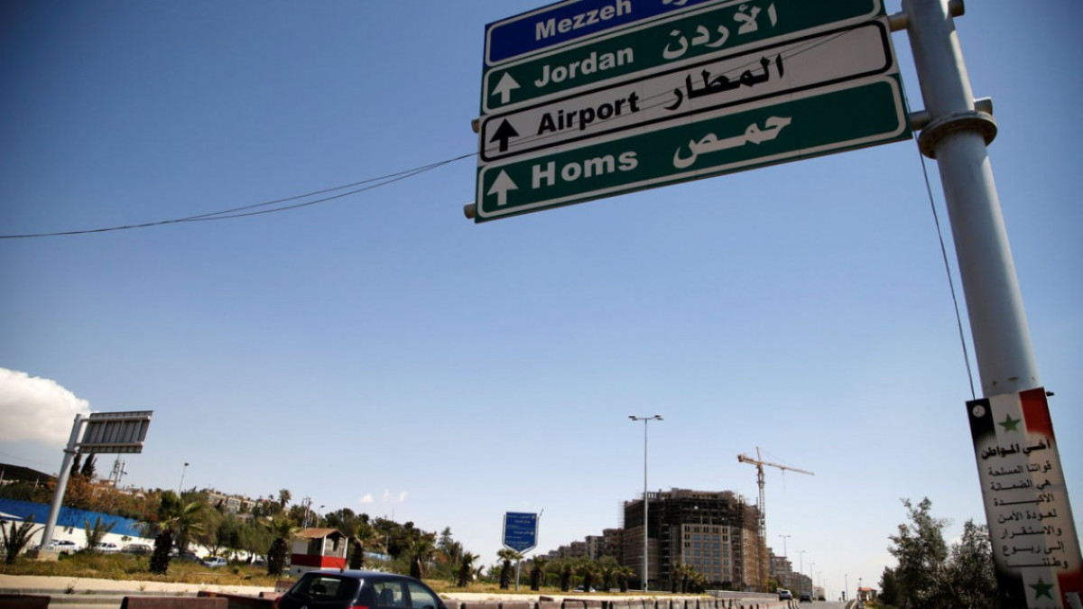 Dos aviones de combate despegan de base Siria atacada por EU