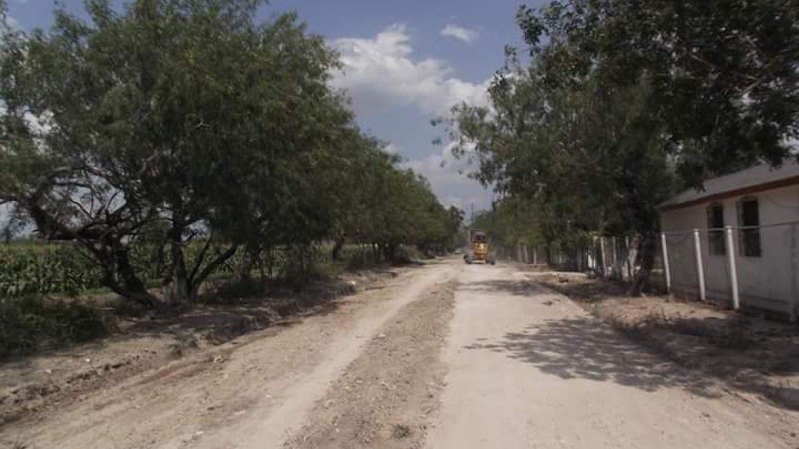 Realizan rehabilitación a calles del ejido "Rancho La Posta"