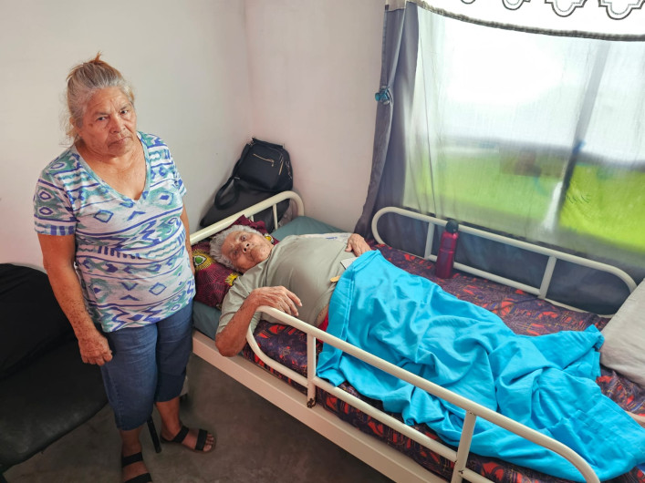 Atiende DIF Reynosa a ciudadanos con entrega de aparatos funcionales a domicilio 