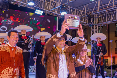 Conquista Víctor García, corazón de matamorenses;  alcalde Mario López le entrega llaves de la ciudad