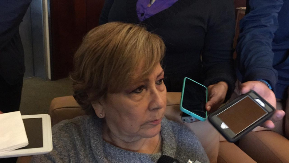 Senadora se compromete en apoyar a teachers para lograr basificación de plazas