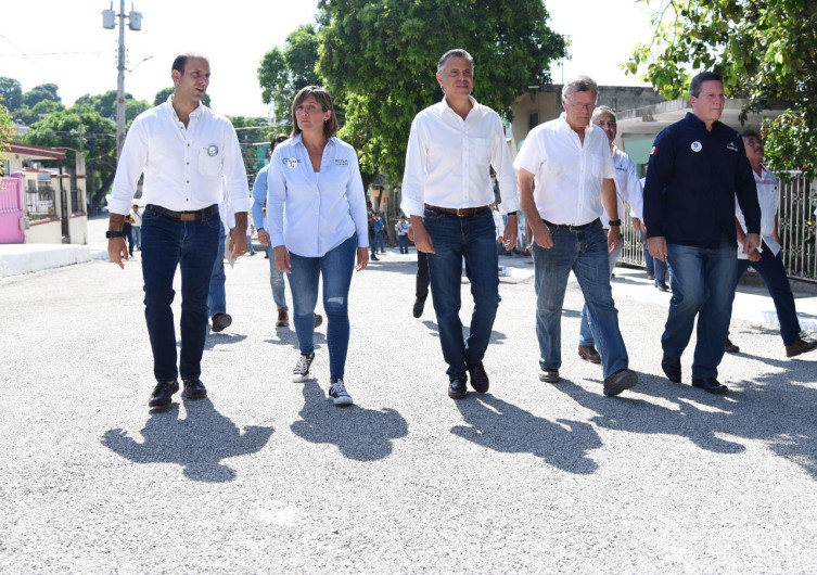Continúa Chucho Nader entregando más obras de pavimentación