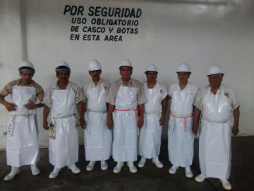 Otorga Ayuntamiento porteño equipamiento a empleados del Rastro Municipal