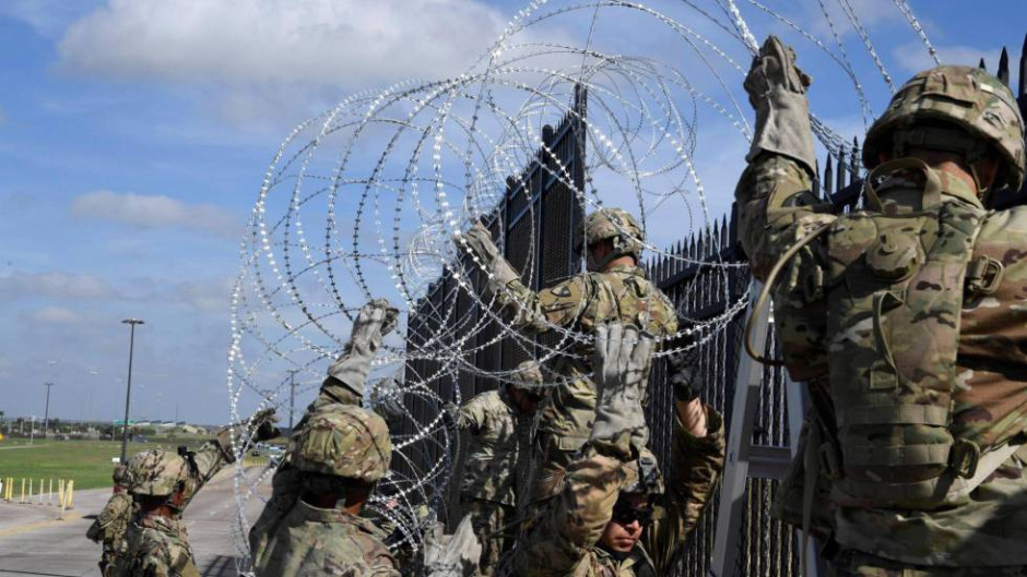 Trump firma orden para prohibir asilo a migrantes 