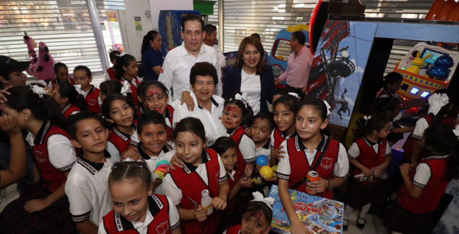 Alcaldesa de Tampico convive con niños del cuadro de honor en Recorcholis 
