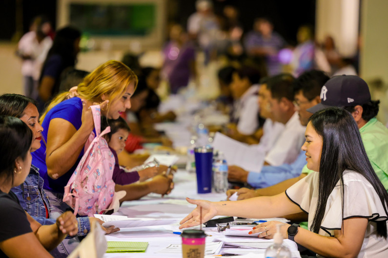 Refuerza Carlos Peña Ortiz compromiso con la educación en Reynosa 