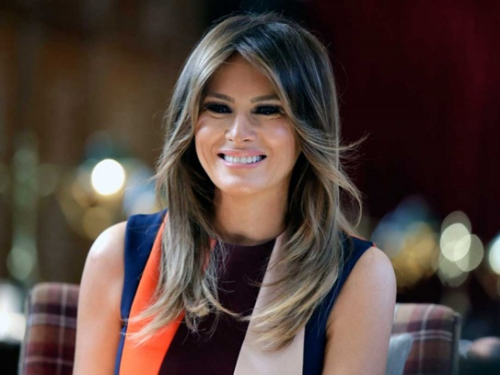 Por avería, aterriza avión de Melania Trump