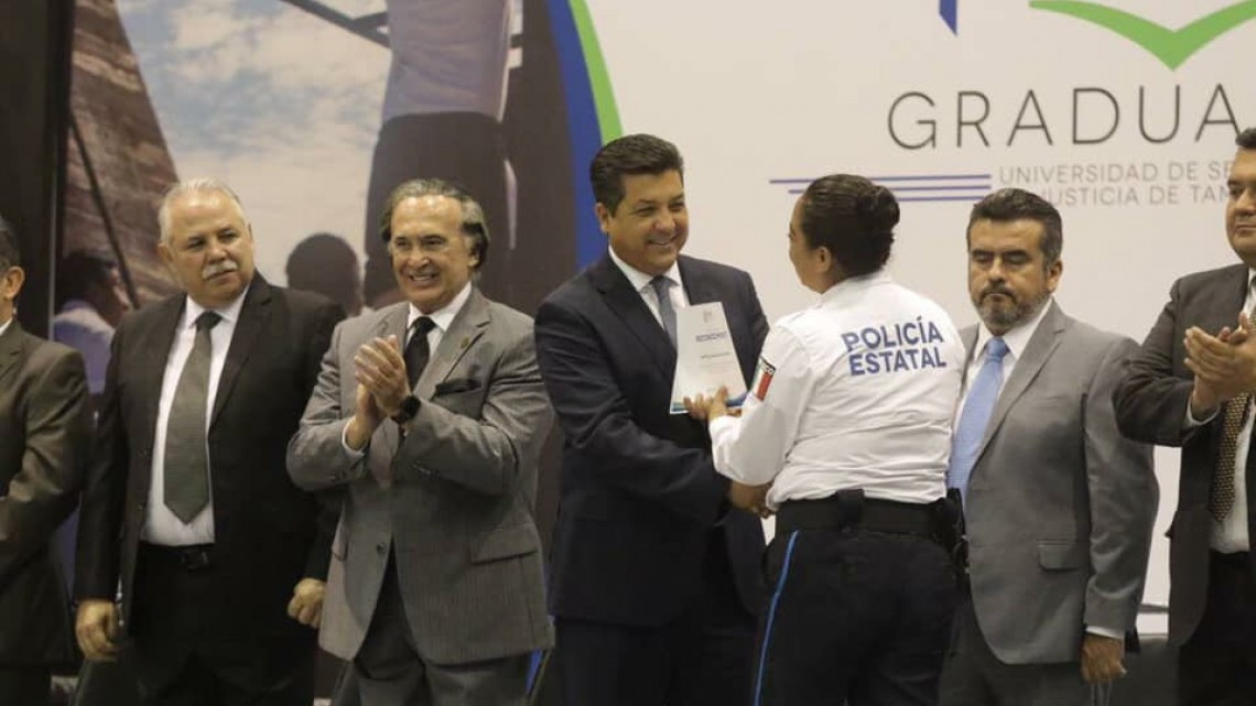 Se gradúan policías; la meta es llegar a 7 mil nuevo elementos