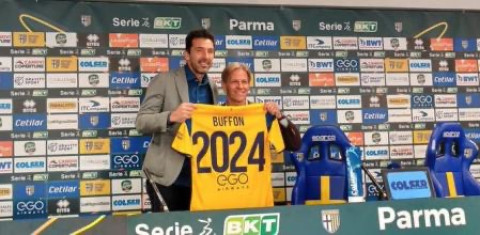Firma Gianluigi Buffon con Parma hasta el 2024