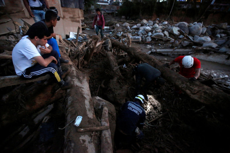 Operaciones de rescate reinician tras desbordamientos en Colombia