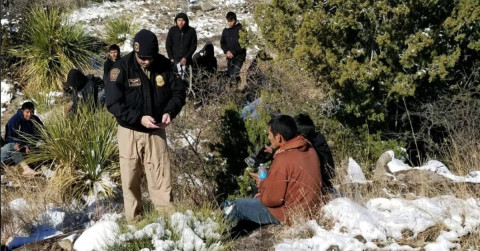 Recatan a 14 inmigrantes indocumentados en Texas con hipotermia