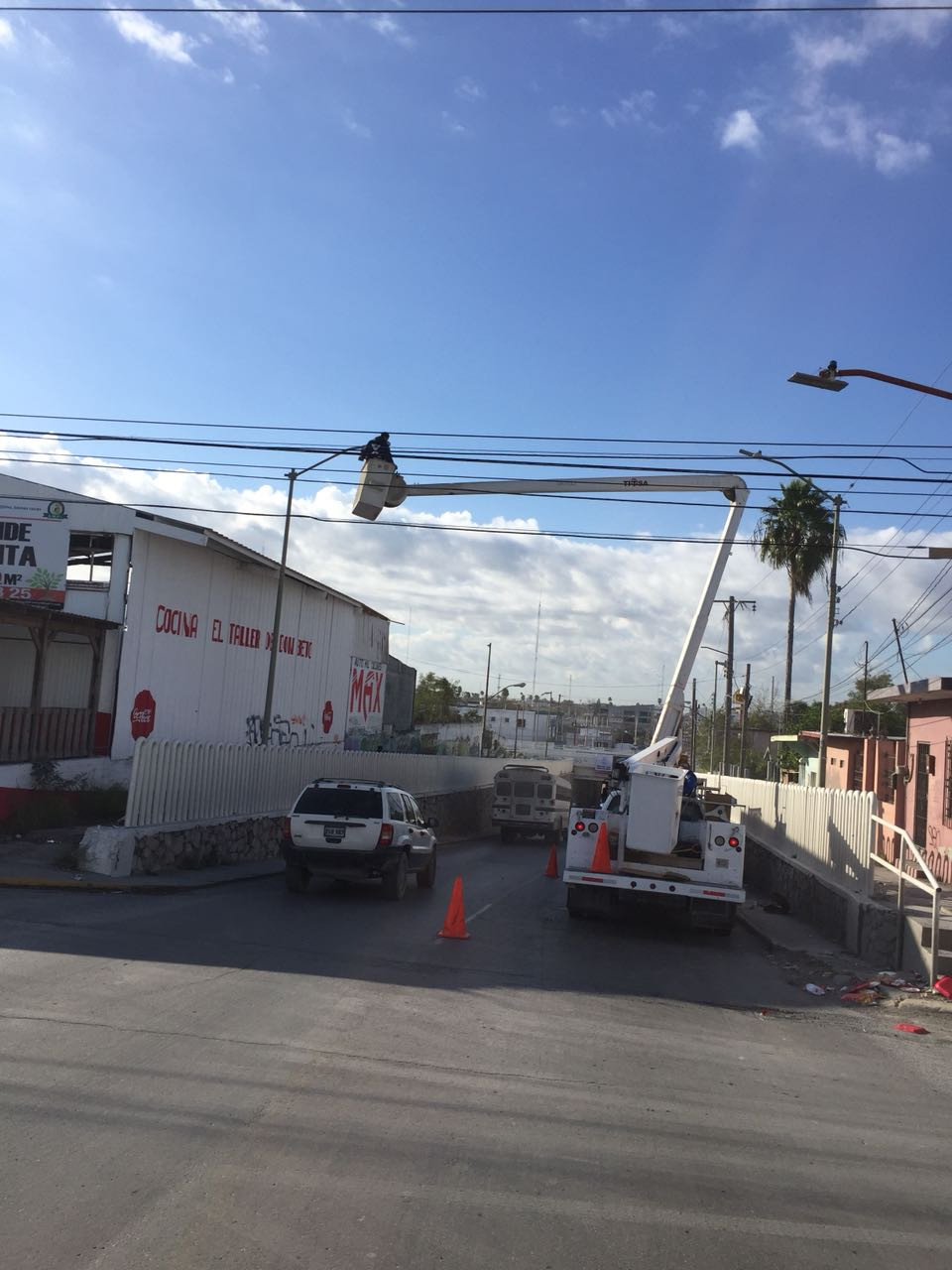 Instala Servicios Primarios 40 nuevas luminarias