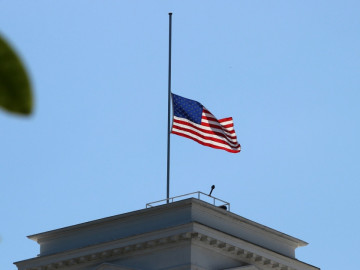 Abbott ordena bajar banderas a media asta en honor a víctimas de inundaciones en Texas