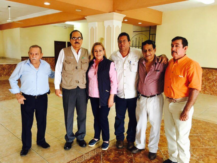 Alcaldesa convive con representantes de ejidatarios de Altamira