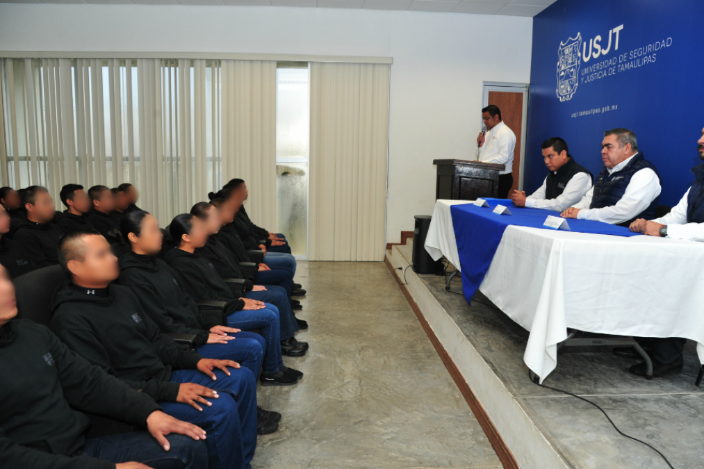  Se gradúan más policías estatales