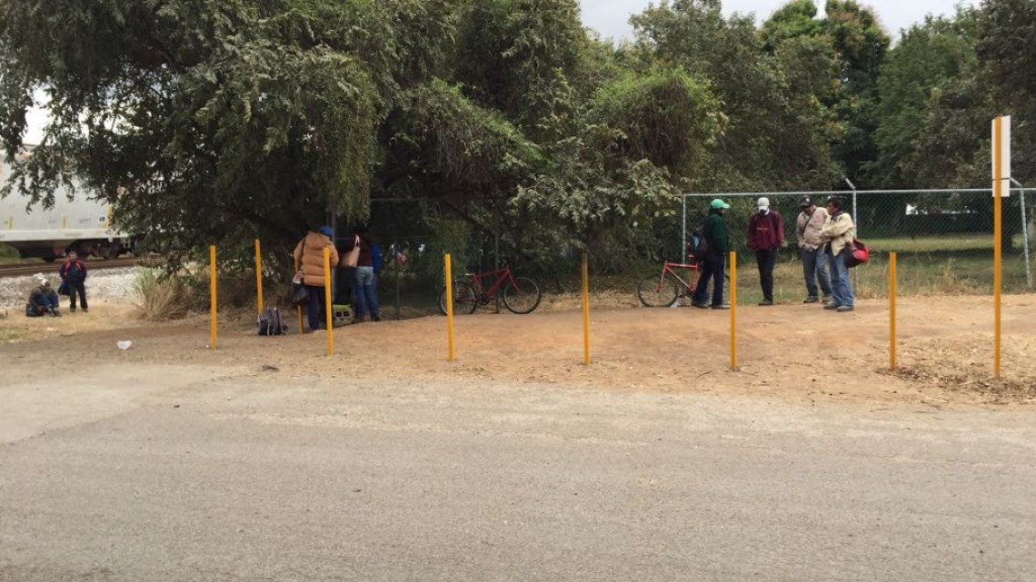 Trabajadores realizan paro de labores, exigen pago de salarios