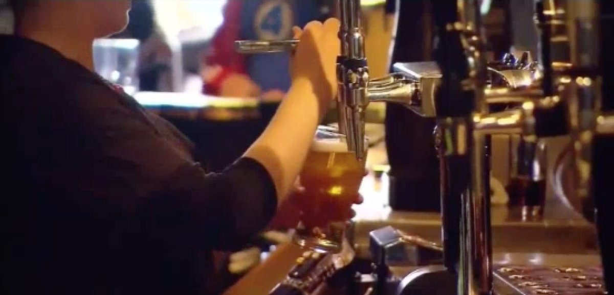 Detienen a once personas por vender alcohol a menores 