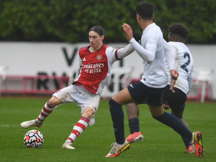 Marcelo Flores debuta en Sub-23 del Arsenal